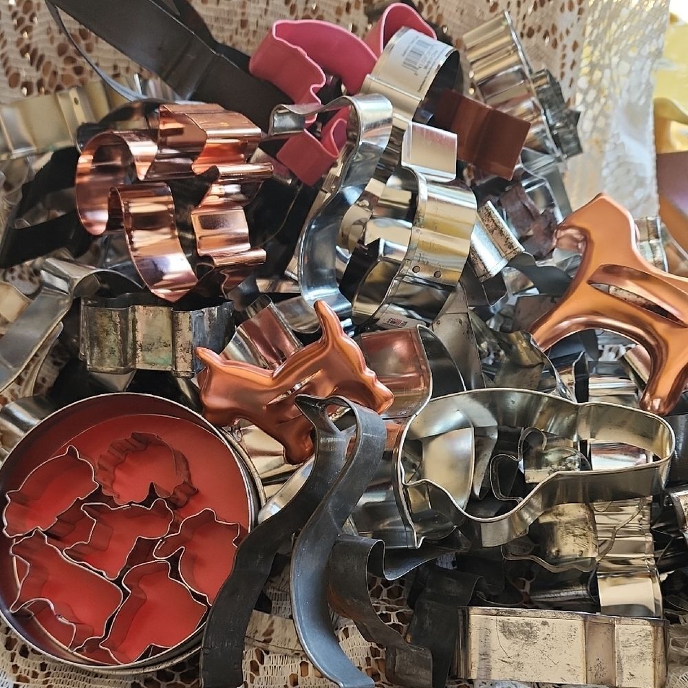 Lot Of Animal & Bird Cookie Cutters Vintage To Modern All Metal